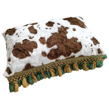 Load image into Gallery viewer, Exquisite luxury pet bed for dogs and cats featuring orthopedic comfort, handmade in Europe with baroque designer details, glamorous high-end customizable pet furniture by Aposentis. €210.00