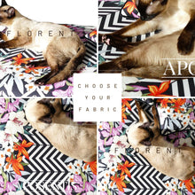 Load image into Gallery viewer, Pet Triangle Home Bed