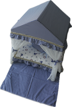 Load image into Gallery viewer, Exquisite luxury pet bed for dogs and cats featuring orthopedic comfort, handmade in Europe with baroque designer details, glamorous high-end customizable pet furniture by Aposentis. €390.00