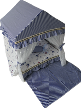 Load image into Gallery viewer, Exquisite luxury pet bed for dogs and cats featuring orthopedic comfort, handmade in Europe with baroque designer details, glamorous high-end customizable pet furniture by Aposentis. €390.00