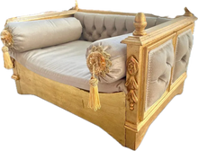 Load image into Gallery viewer, Versailles Pet Bed Ivory