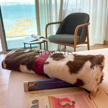 Load image into Gallery viewer, Exquisite luxury pet bed for dogs and cats featuring orthopedic comfort, handmade in Europe with baroque designer details, glamorous high-end customizable pet furniture by Aposentis. €45.00