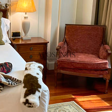 Load image into Gallery viewer, Exquisite luxury pet bed for dogs and cats featuring orthopedic comfort, handmade in Europe with baroque designer details, glamorous high-end customizable pet furniture by Aposentis. €45.00