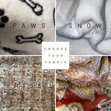 Load image into Gallery viewer, Exquisite luxury pet bed for dogs and cats featuring orthopedic comfort, handmade in Europe with baroque designer details, glamorous high-end customizable pet furniture by Aposentis. €45.00