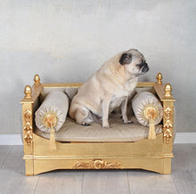 Load image into Gallery viewer, Versailles Pet Bed Ivory