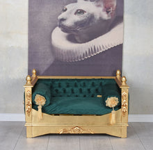Load image into Gallery viewer, Versailles Pet Bed Emerald