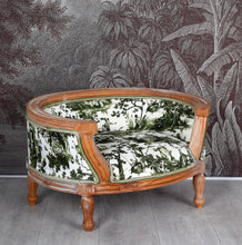 Load image into Gallery viewer, French-Style Pet Bed Green