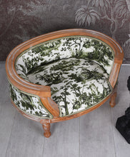 Load image into Gallery viewer, French-Style Pet Bed Green