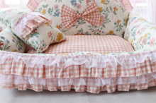 Load image into Gallery viewer, Exquisite luxury pet bed for dogs and cats featuring orthopedic comfort, handmade in Europe with baroque designer details, glamorous high-end customizable pet furniture by Aposentis. €175.00