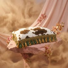 Load image into Gallery viewer, Exquisite luxury pet bed for dogs and cats featuring orthopedic comfort, handmade in Europe with baroque designer details, glamorous high-end customizable pet furniture by Aposentis. €210.00