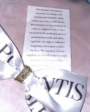 Load image into Gallery viewer, Exquisite luxury pet bed for dogs and cats featuring orthopedic comfort, handmade in Europe with baroque designer details, glamorous high-end customizable pet furniture by Aposentis. €400.00