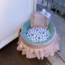 Load image into Gallery viewer, Exquisite luxury pet bed for dogs and cats featuring orthopedic comfort, handmade in Europe with baroque designer details, glamorous high-end customizable pet furniture by Aposentis. €400.00