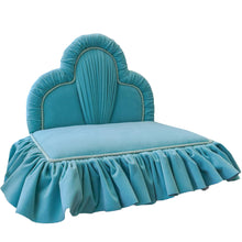 Load image into Gallery viewer, Exquisite luxury pet bed for dogs and cats featuring orthopedic comfort, handmade in Europe with baroque designer details, glamorous high-end customizable pet furniture by Aposentis. €920.00