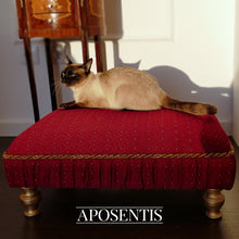 Load image into Gallery viewer, Aposentis luxury dogs cats pets bed designer exclusive fancy red design Pet europe Barocco motif cloute dos or audacieux somptueux damasse surmesure unique personnalise personnalise chien lit chien chat chienslit lit