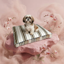 Load image into Gallery viewer, Exquisite luxury pet bed for dogs and cats featuring orthopedic comfort, handmade in Europe with baroque designer details, glamorous high-end customizable pet furniture by Aposentis. €110.00

