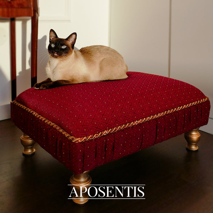 Aposentis red design Pet europe Barocco motief studded back gold bold weelderig damast opmaatgemaakt uniek gepersonaliseerd opmaatgemaakte hondenmand dog cat dogsbed bed